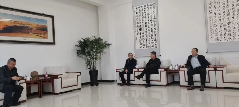 公司與哈密市政府領導洽談公司新疆發(fā)展思路，加大助力新疆能源發(fā)展！